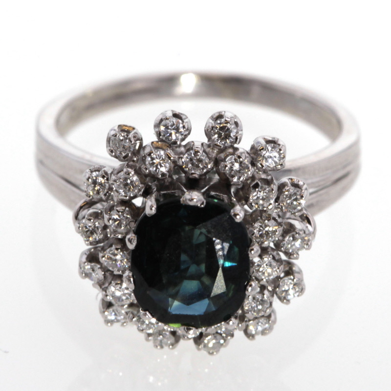 Ring Weißgold *Saphir und Diamanten*