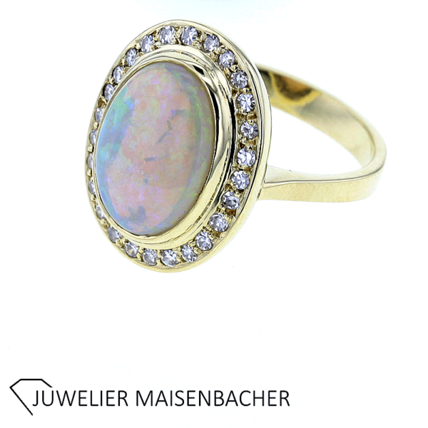 Oval Opalring mit Diamanten Gold
