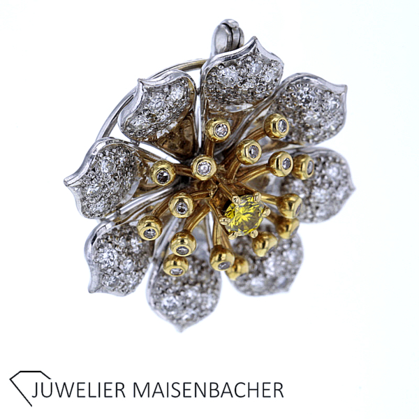 Wunderschöne Blumen Brosche mit Diamanten und 1 Fancy Diamant Gold – Bild 2