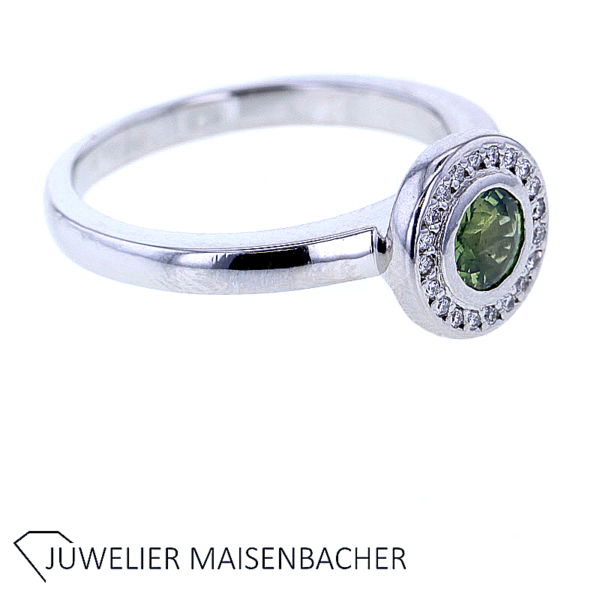 Zeitloser Ring mit Peridot und Brillanten in Gold – Bild 4
