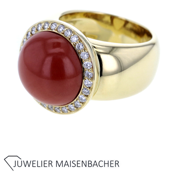 Massiver Ring mit Koralle und Brillanten