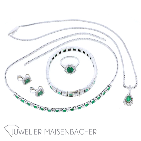 Schmuckset *Smaragd* bestehend aus 2 Colliers, Armband, Ring und Ohrringen – Bild 11
