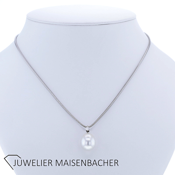 Wunderschöne Ovale Zuchtperle mit Brillant an Schlangenkette Gold